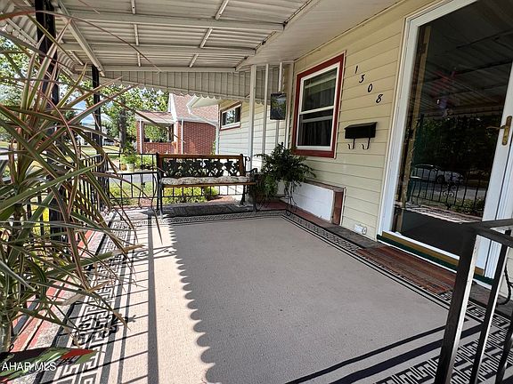 3rd image of 1308 Poplar Ave