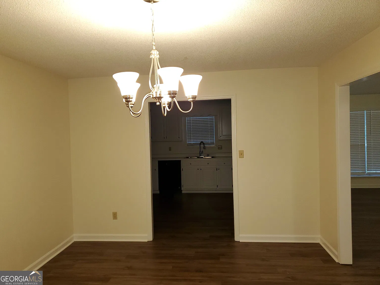 3 bed, 2.0 bath, $1,900 — Photo 3