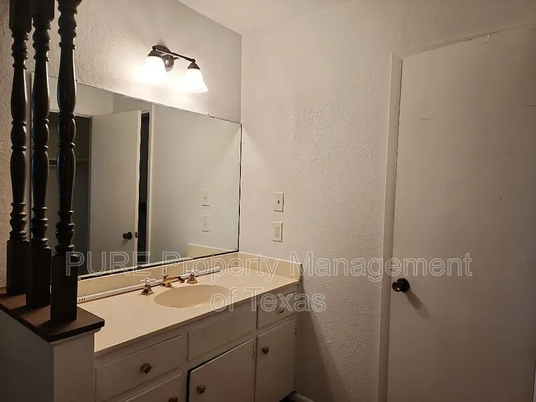 3000 Lakeside Dr — Photo 14