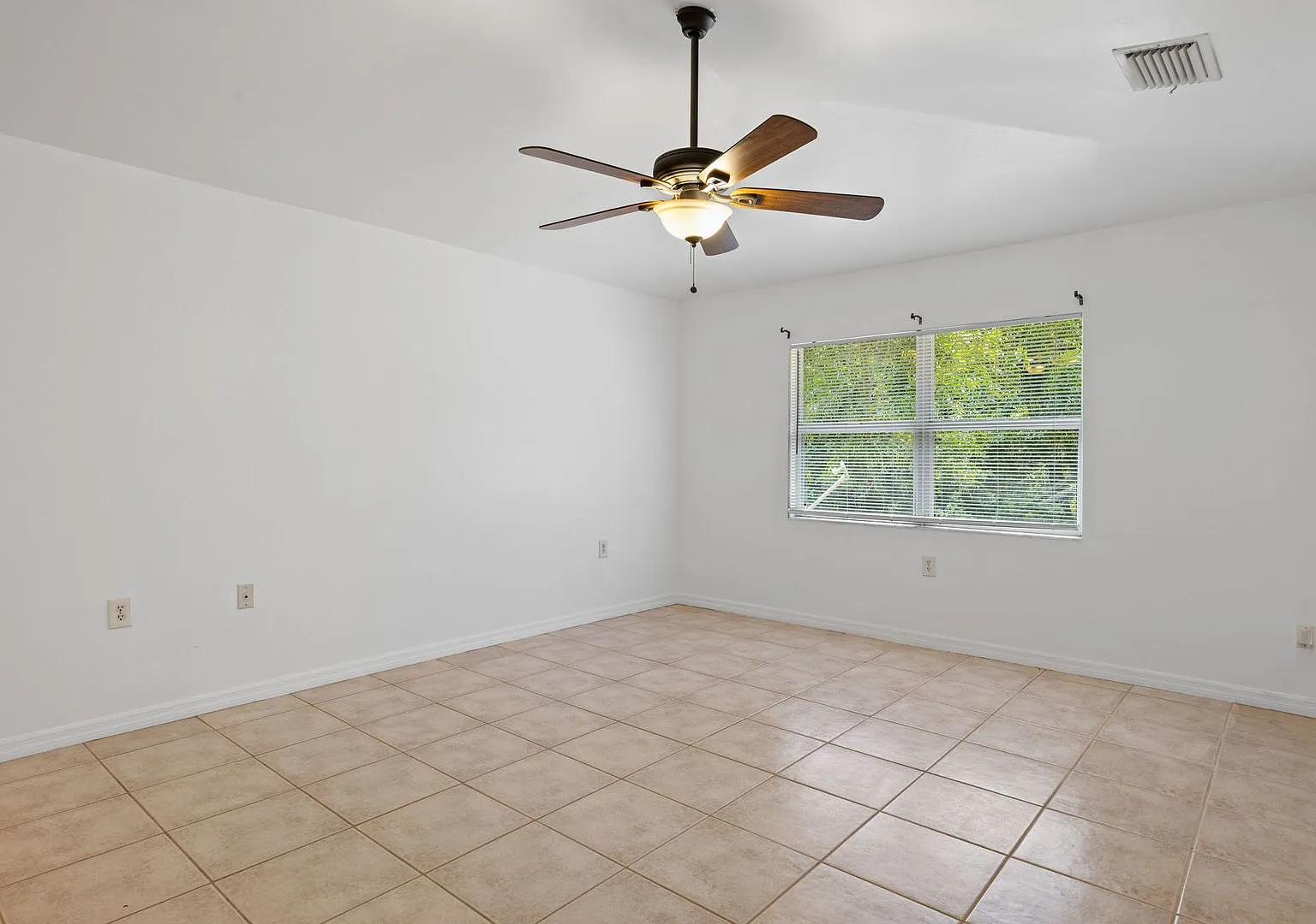 Duplex Lehigh Acres 221 — Photo 4