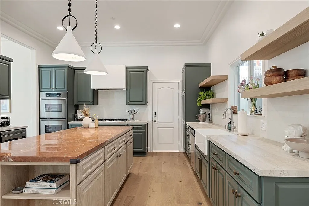 4 bed, 2.5 bath, 2780 sqft, $7,500 — Photo 3