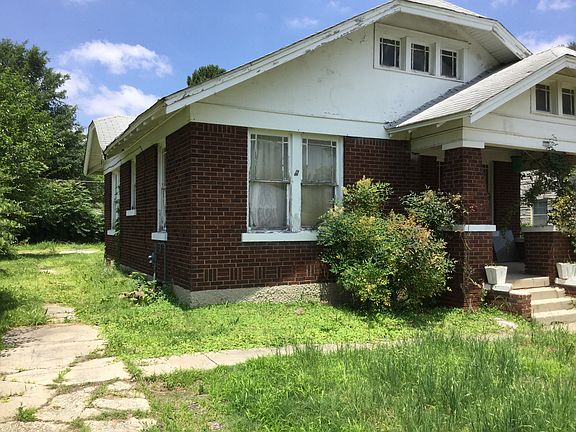 3rd image of 528 E Gage Ave