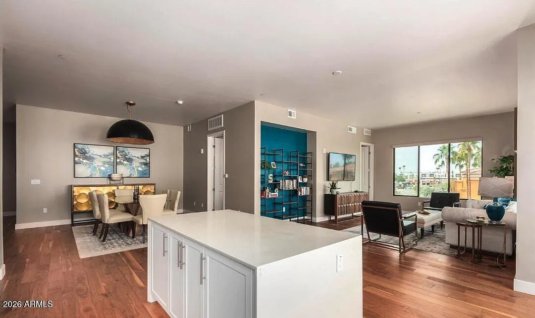 2 bed, 2.5 bath, 1623 sqft, $2,600 — Photo 2