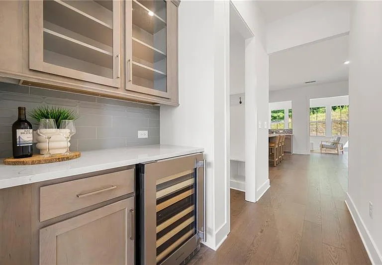 2815 Medford Dr — Photo 10