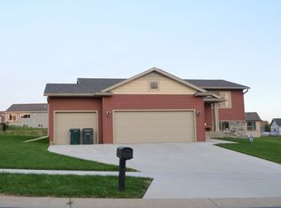 321 Prairie View Dr NE, Pine Island, MN 55963