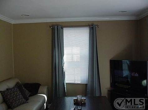 5th image of 220 Glenrose Ave