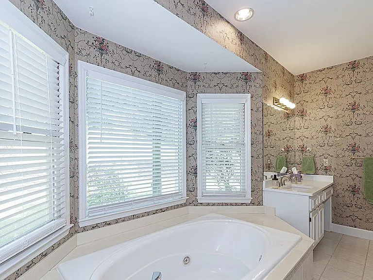 7 Bridgecreek Ct — Photo 41