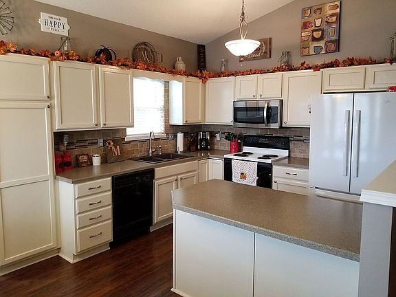 3rd image of 1641 N Prairie Run Cir