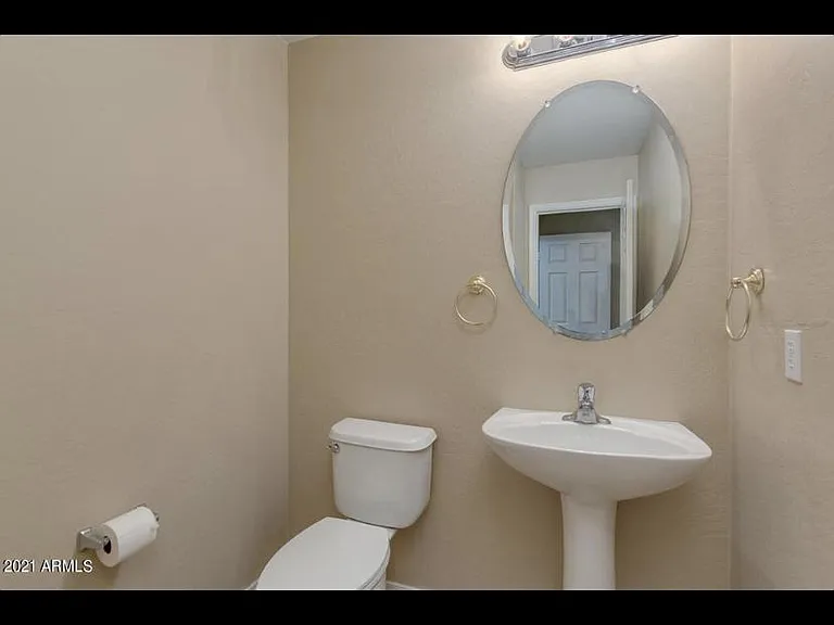 3320 E Elgin St — Photo 19
