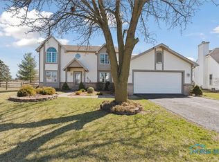 10253 Scarlet Oak Dr, Perrysburg, OH 43551