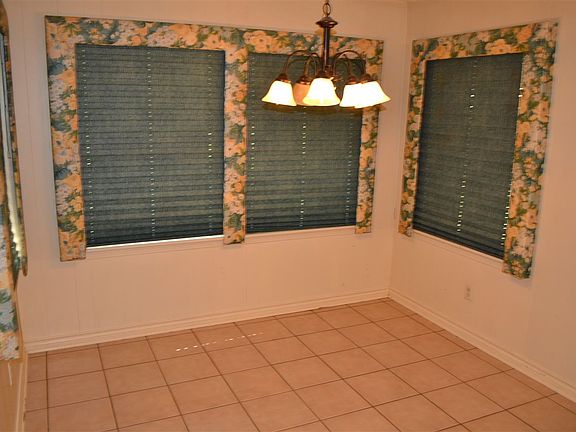 4th image of 2906 Royal Dr
