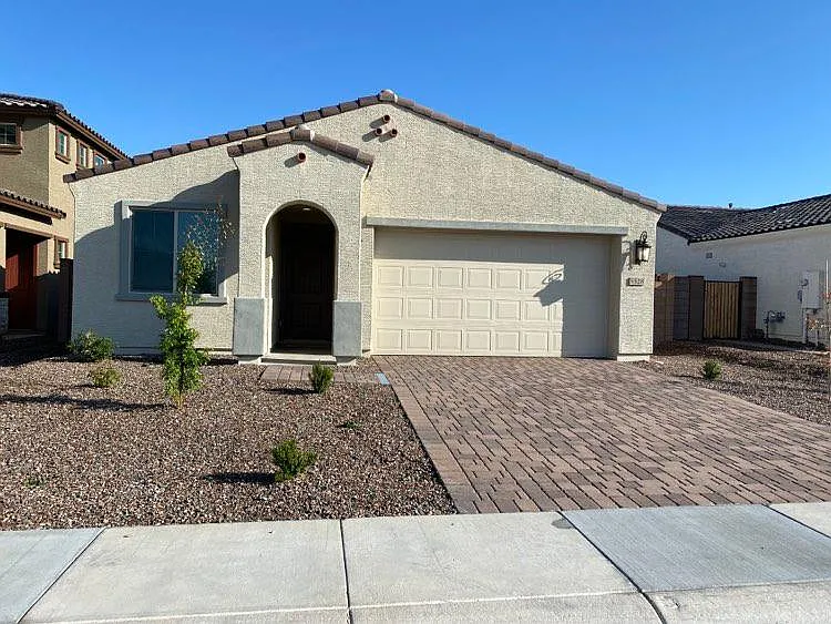 5 bed, 1967 sqft, $2,800 — Photo 1