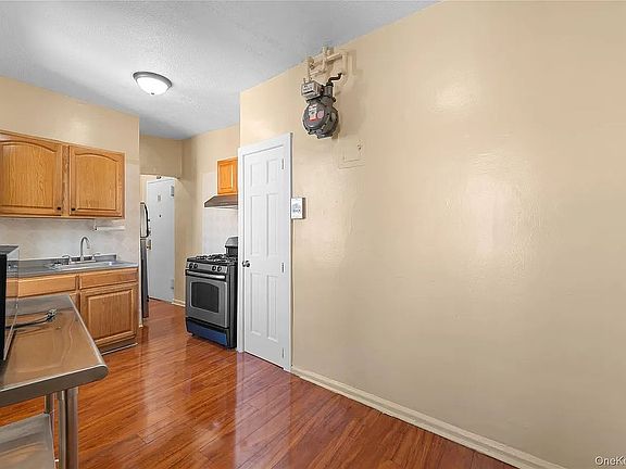 4th image of 941 Jerome Ave APT 11G