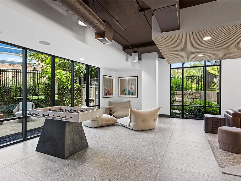 River House — Photo 15