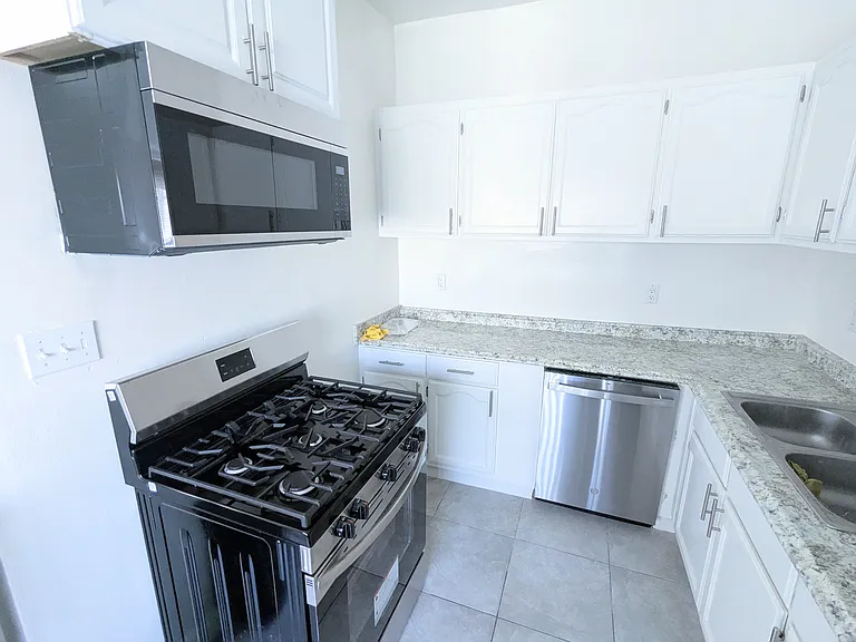 1152 Gordon St #3 — Photo 5