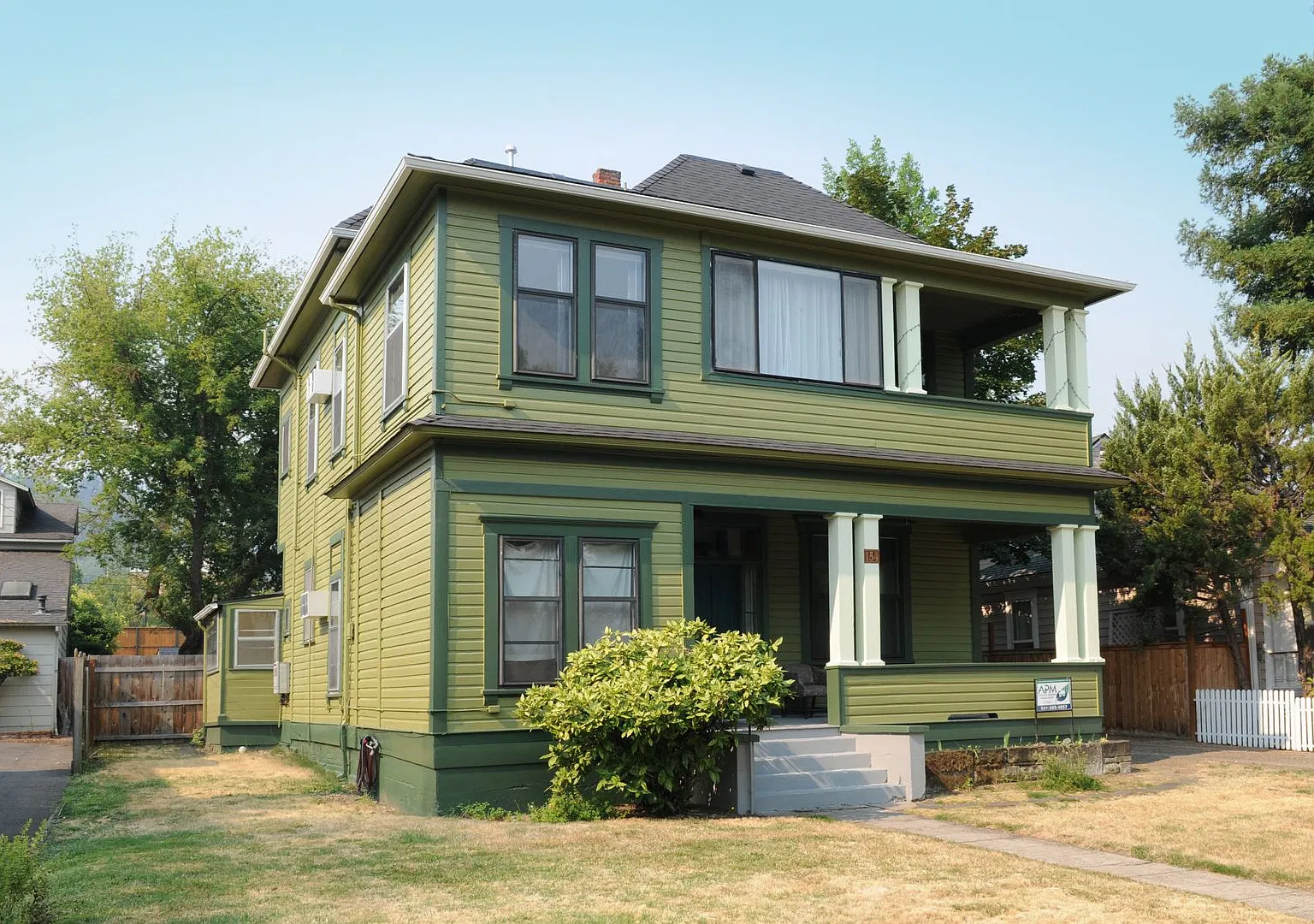One bedroom, ground floor apartment in Railroad district | Available November 6 — Photo 2