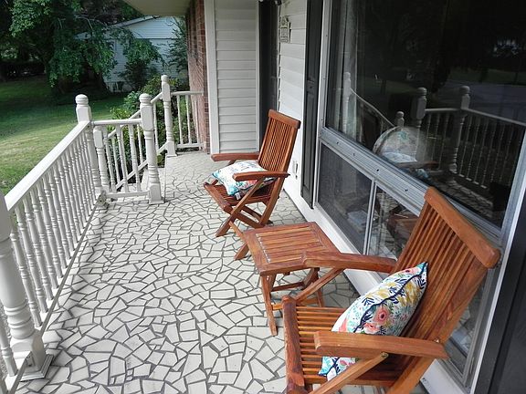 3rd image of 803 Eileen Ln
