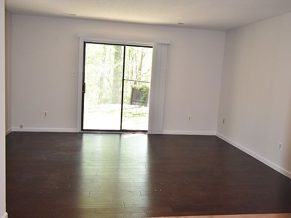 4th image of 244 Wickford Ct APT 6