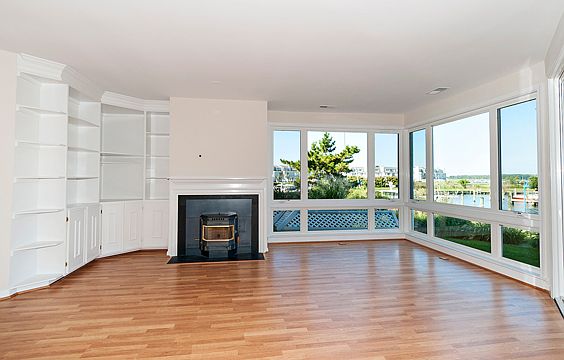3rd image of 210 Oyster Cove Dr
