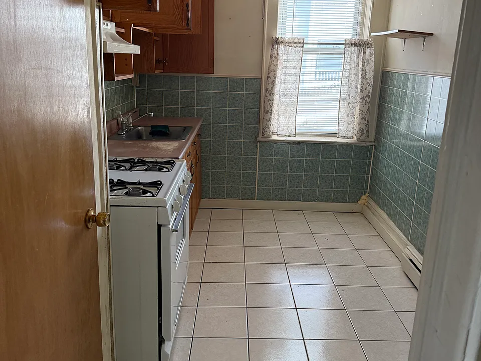 257 Kearny Ave #6