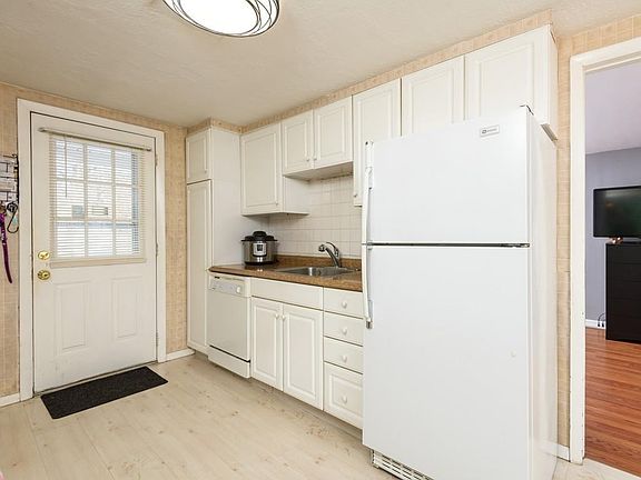 3rd image of 73 Chapel St