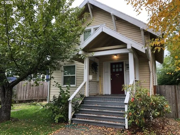 1735 SE Sherrett St, Portland, OR 97202