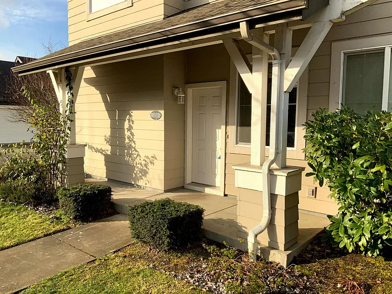 1698 Riley Ln — Photo 2