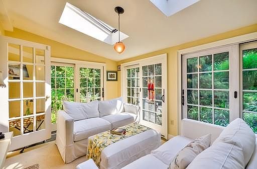 4th image of 83 Bachelor St
