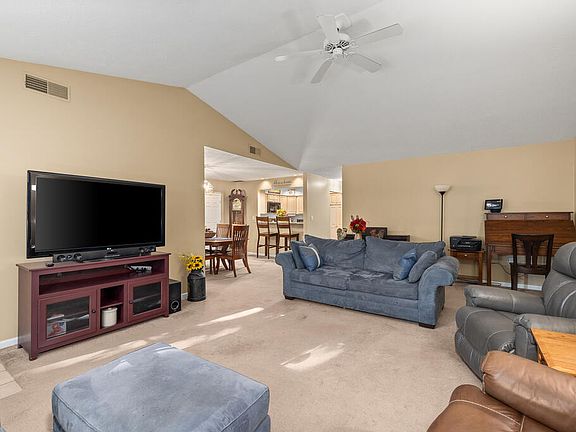 3rd image of 881 Red Oak Trl