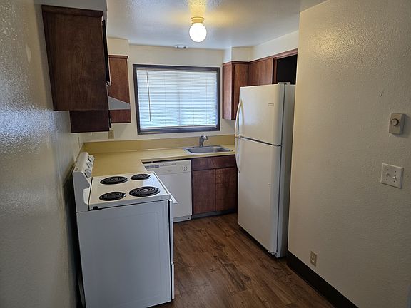 3rd image of 208 NE 7th St #1