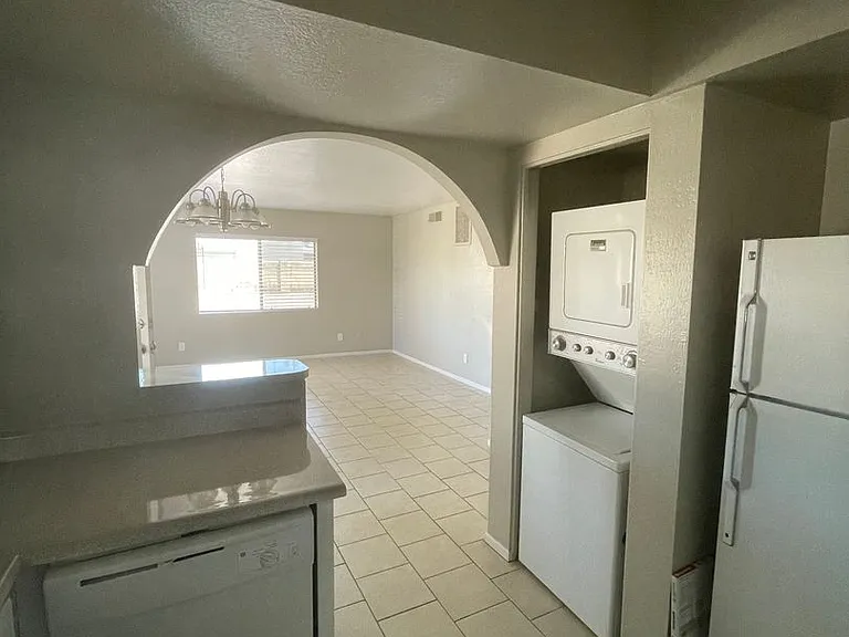 2704 E. Turney Ave — Photo 3