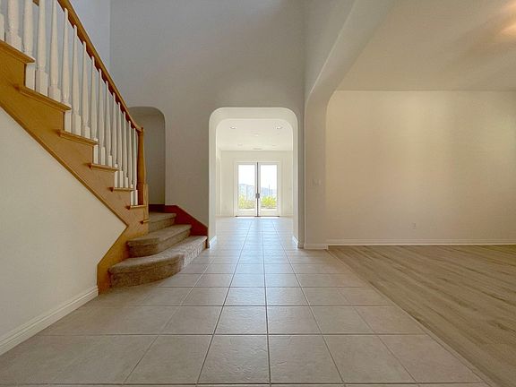 3rd image of 40 Paseo Lerida