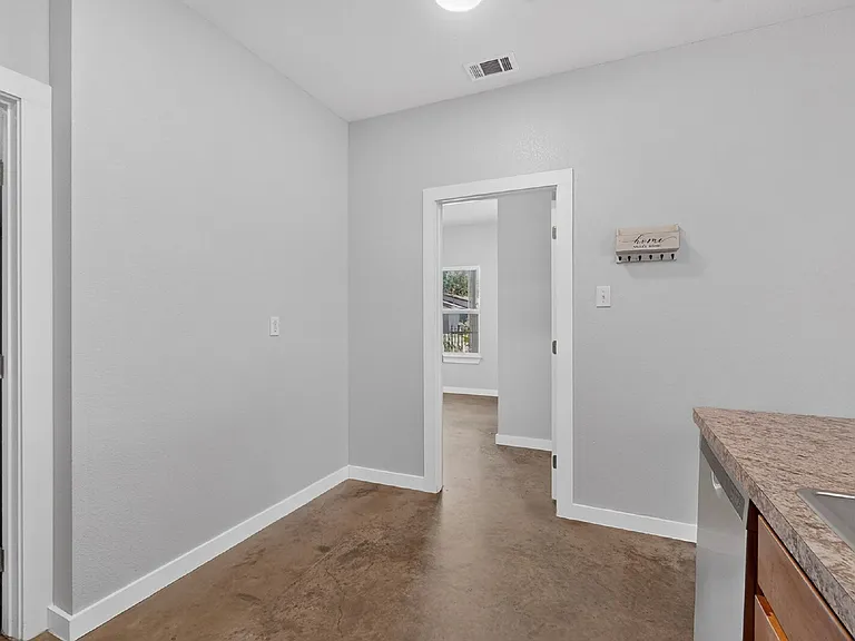 213 S Baugh St — Photo 12
