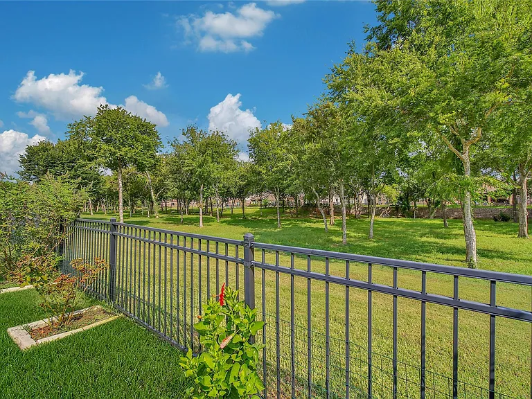 32918 Franklin Brooks Dr — Photo 44