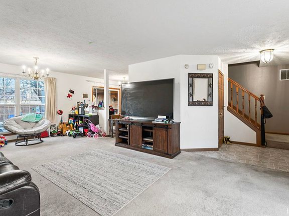 2nd image of 218 Cromwell Ct