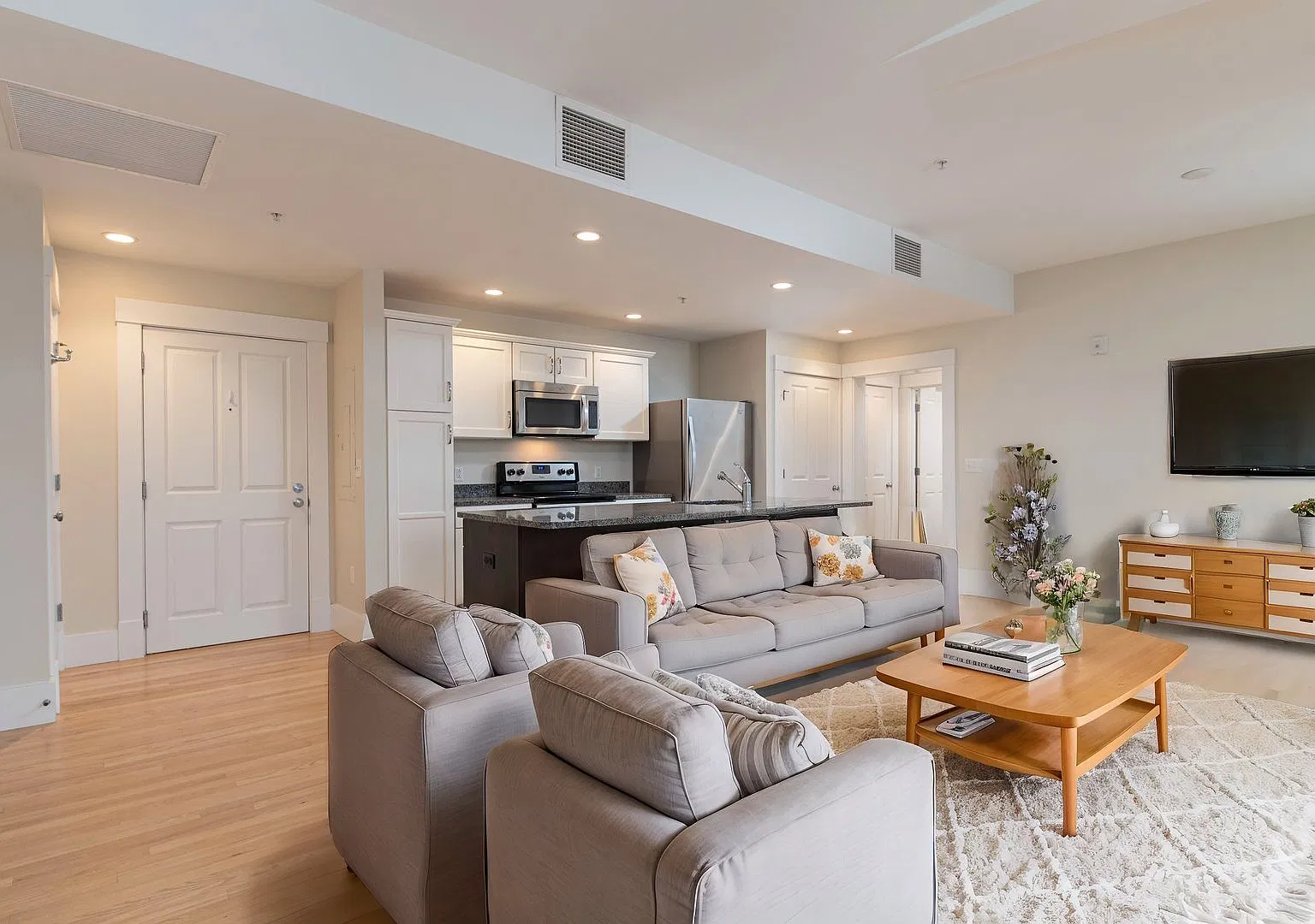 Brooks House - 2 Bed/2 Bath Apartment, 888 Sq. Ft. - $2,850 Available 11/1/26 — Photo 3