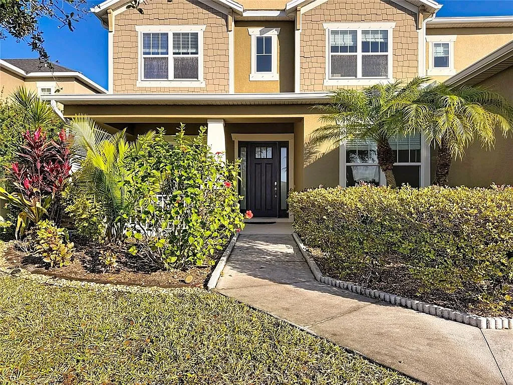 5 bed, 5.5 bath, 4761 sqft, $5,000 — Photo 1