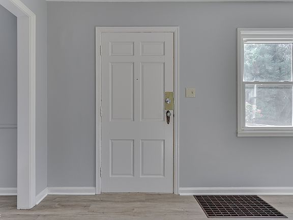 5th image of 4218 Glenwood Dr