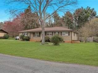 8720 Holiday Dr, Charlotte, NC 28215