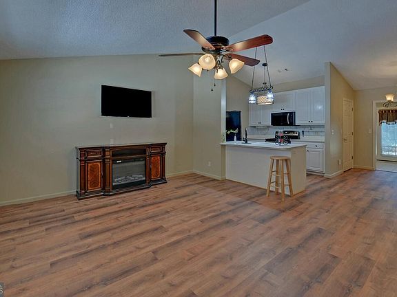 2nd image of 2947 Florence Dr
