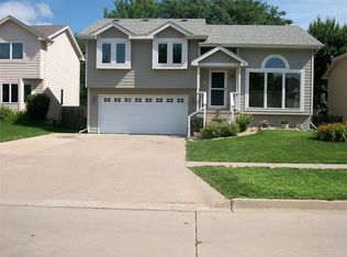 5013 Wistful Vista Dr, West Des Moines, IA 50265