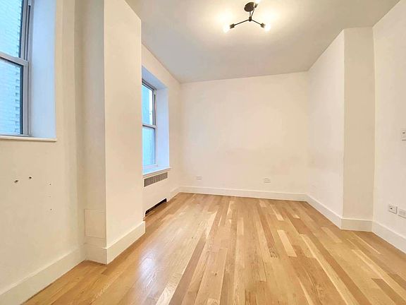 5th image of 4300 Broadway APT 5F
