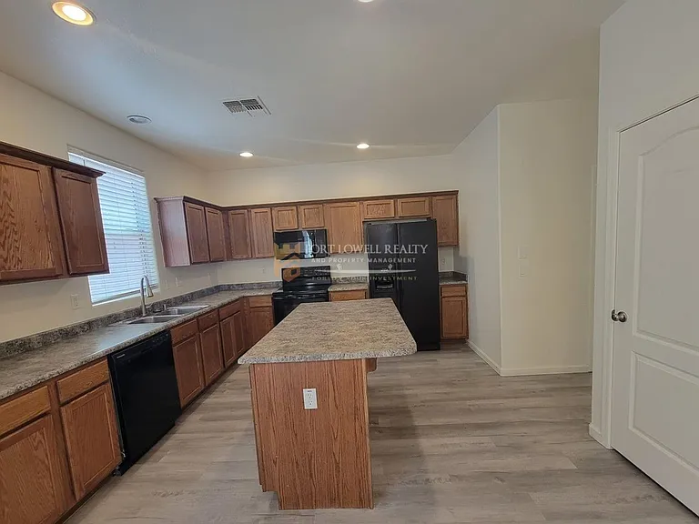 7226 S 48th Gln — Photo 5