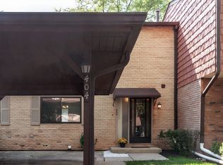 404 Arrow Trl, Wheeling, IL 60090