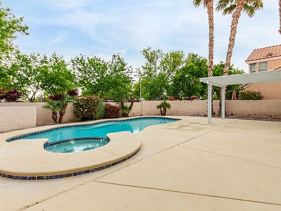 4th image of 2412 Shady Vista Dr