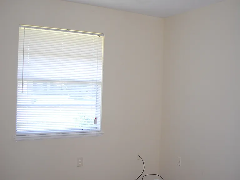 2615 Demaret Dr — Photo 10