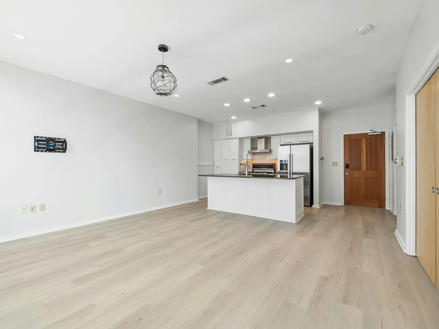 1 bed, 681 sqft, $2,950 — Photo 3