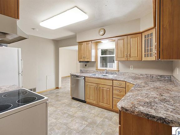 3rd image of 316 Silver St W