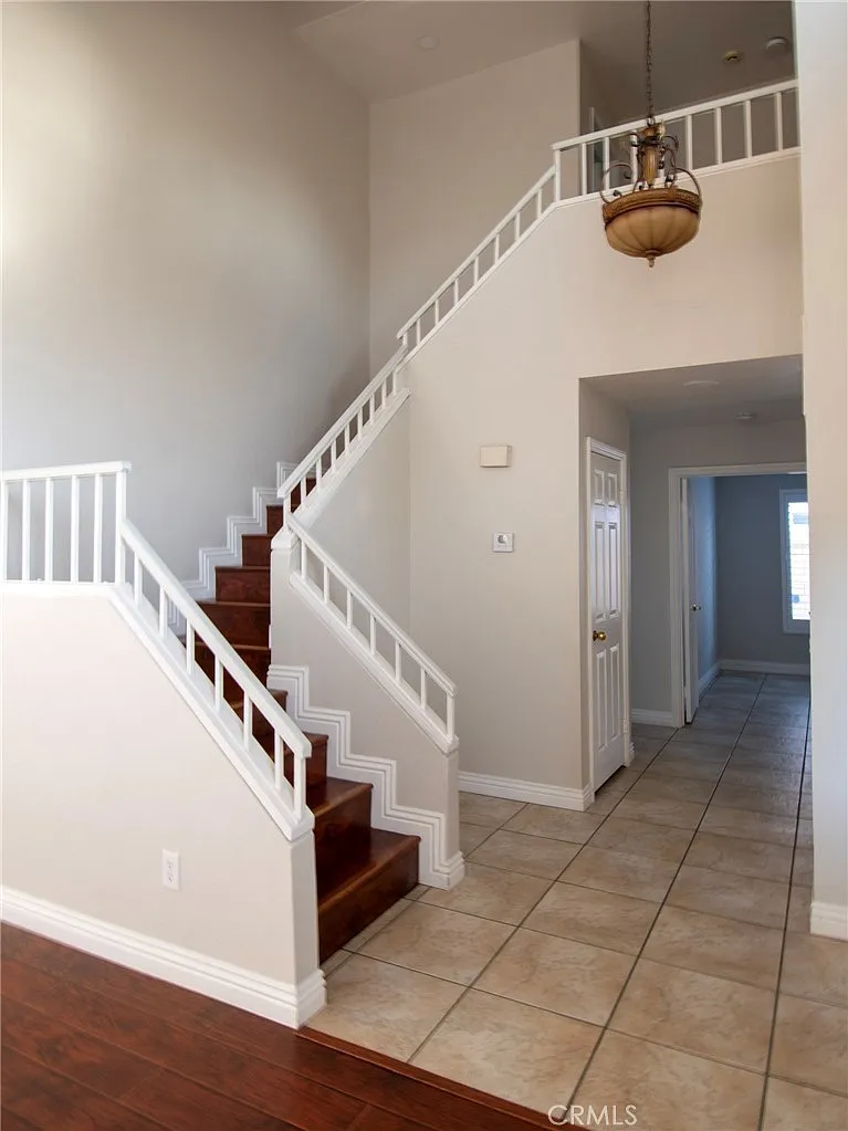 4 bed, 1952 sqft, $4,000 — Photo 2
