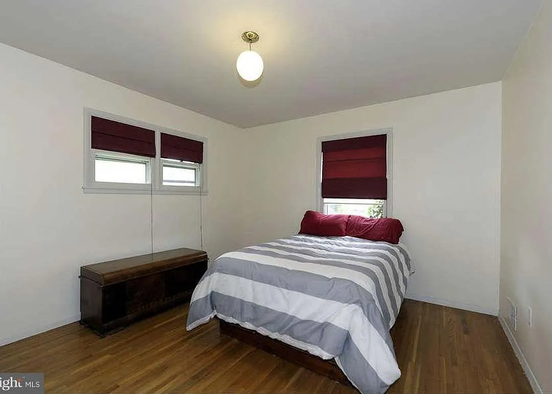 3 bed, 2200 sqft, $2,000 — Photo 2